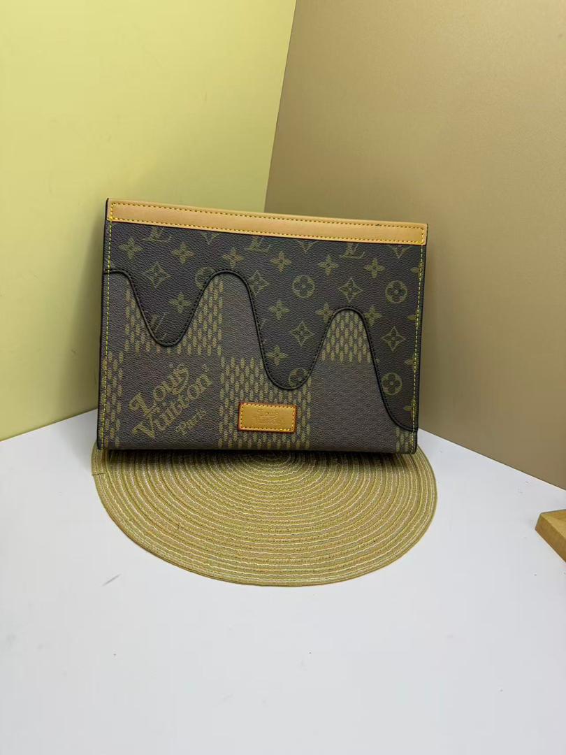 Monogram Canvas Men's Clutch Pouch | Luxury Designer-Style Zip Pouch with Gift Box | حقيبة كلاتش رجالي مونوغرام