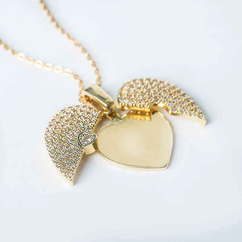Elegant gold open close heart necklace