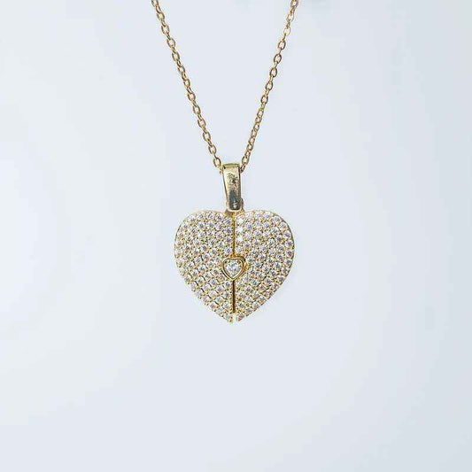 Elegant gold open close heart necklace
